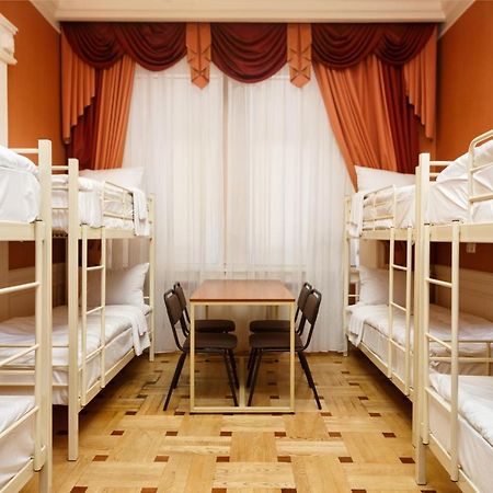 Hostel Suputnyk Lviv Extérieur photo
