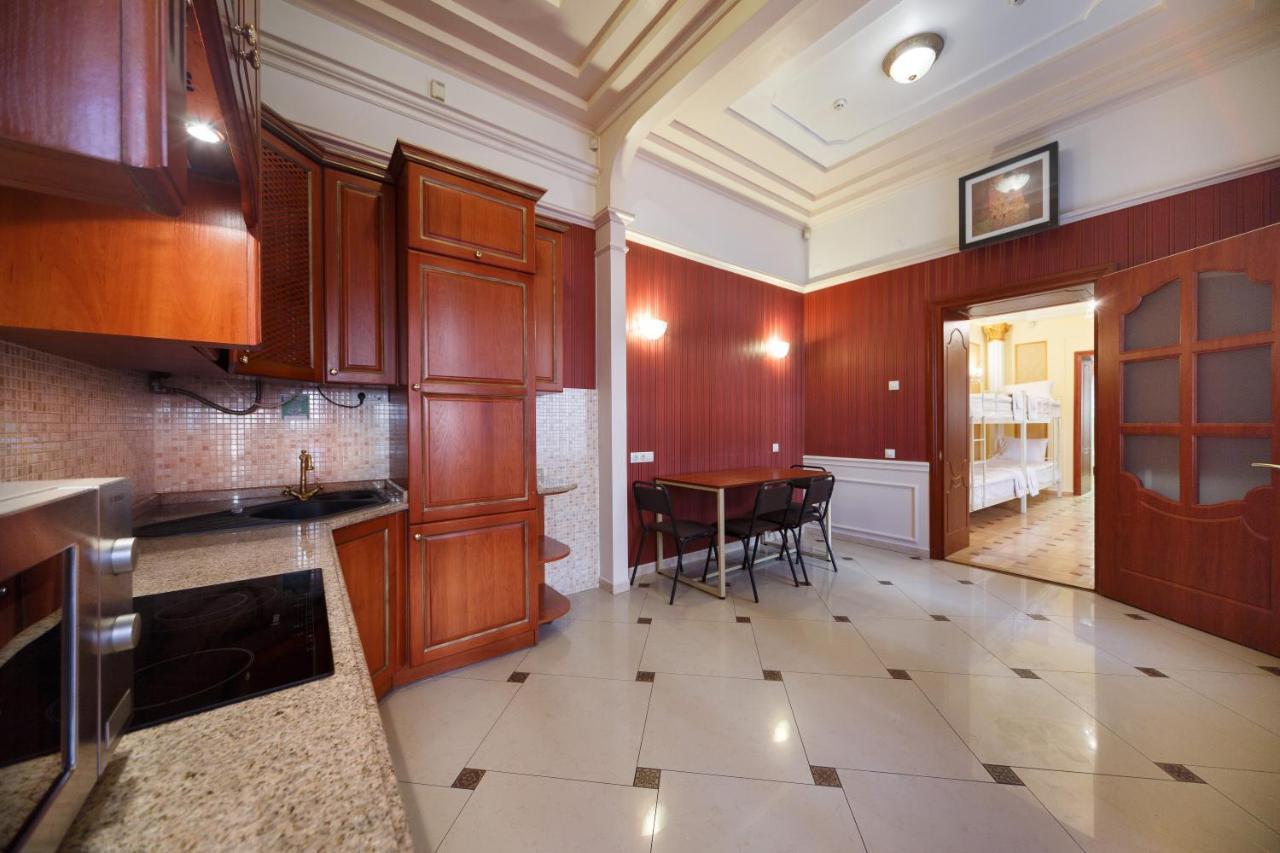 Hostel Suputnyk Lviv Extérieur photo