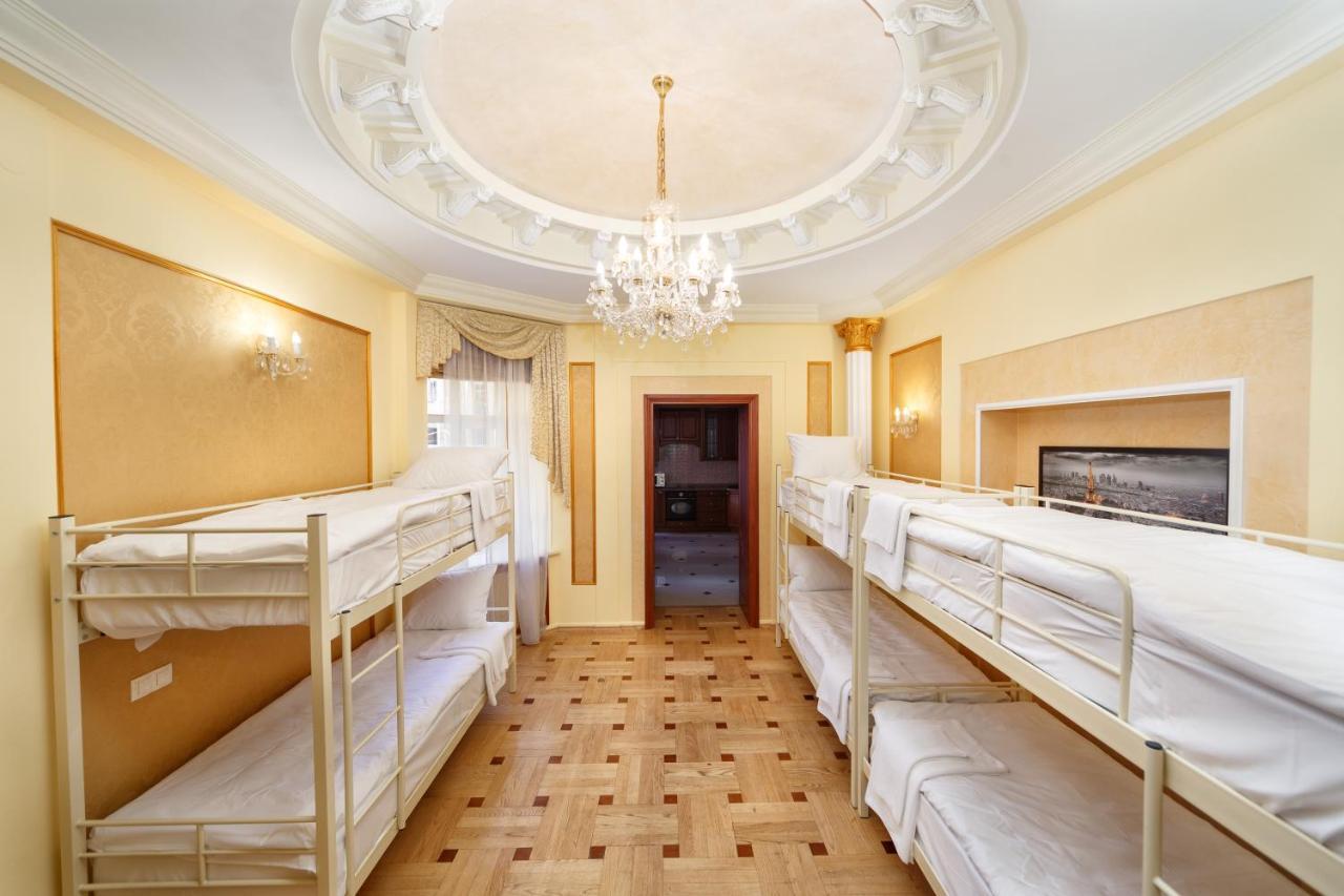 Hostel Suputnyk Lviv Extérieur photo